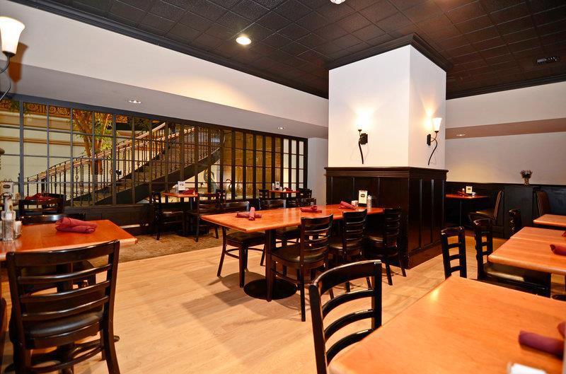 Four Points By Sheraton Bellingham Hotel & Conference Center Restaurant photo